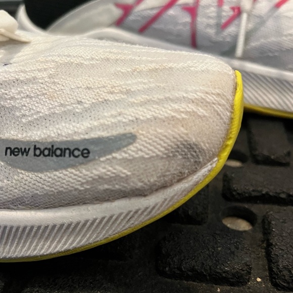 Kids New Balance® FuelCell Propel v3.  Size 4.5Y - Picture 4 of 6